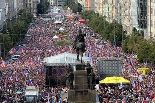 V ČR může dojít k událostem srovnatelným s listopadem 1989, napsal TASS k demonstracím v Praze - Novinky